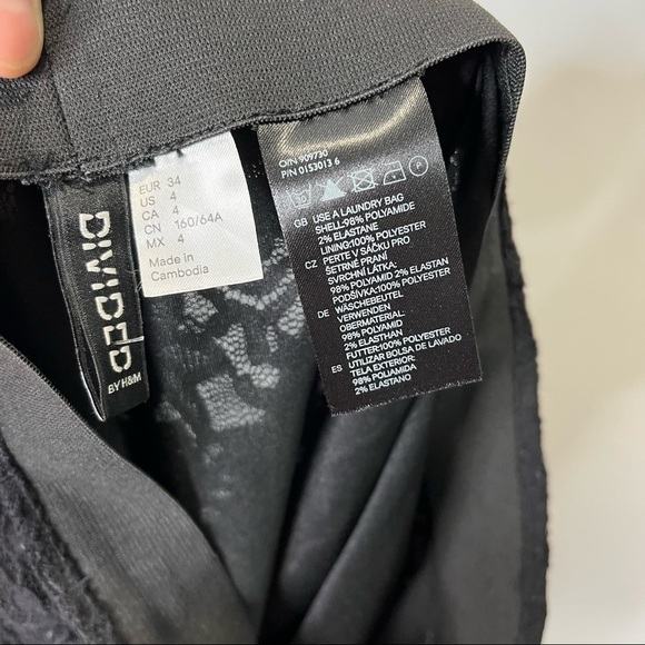 ๐ฆ๐ DIVIDED x H&M | Stretchy Lace Black Mini Skirt - Picture 4 of 5